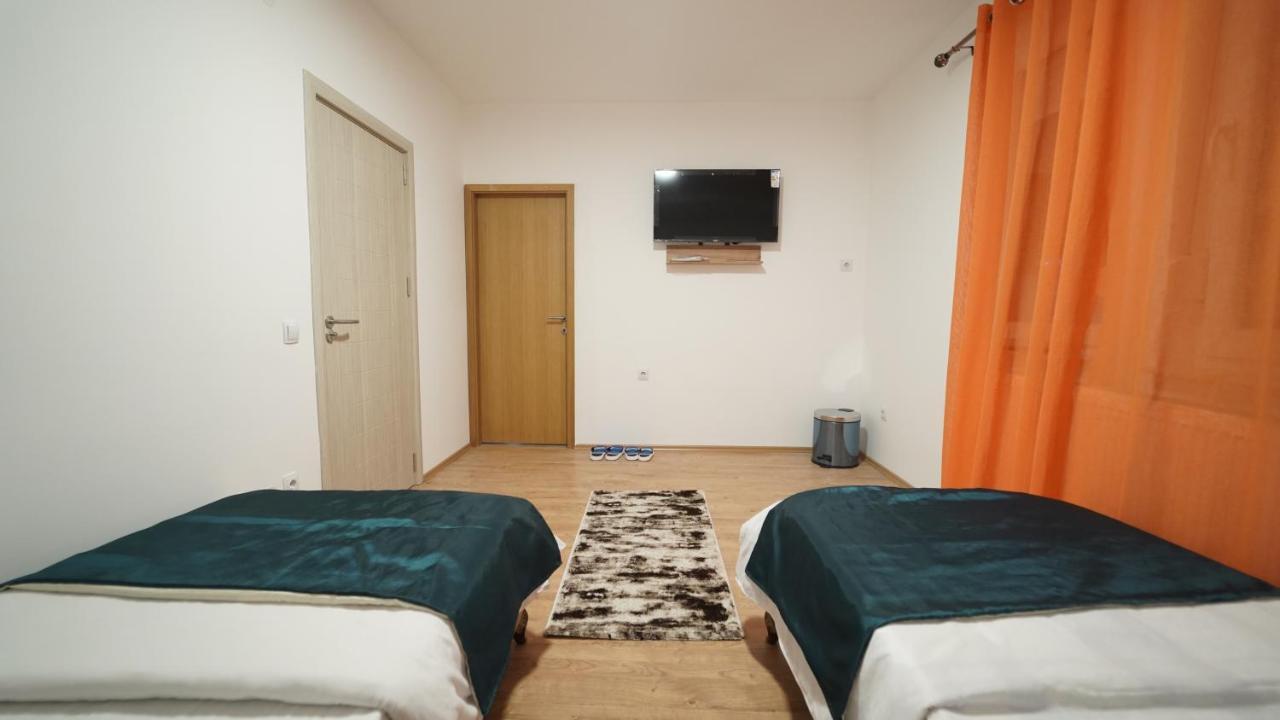 Madigan'S Hotel Kosovo Polje Екстер'єр фото