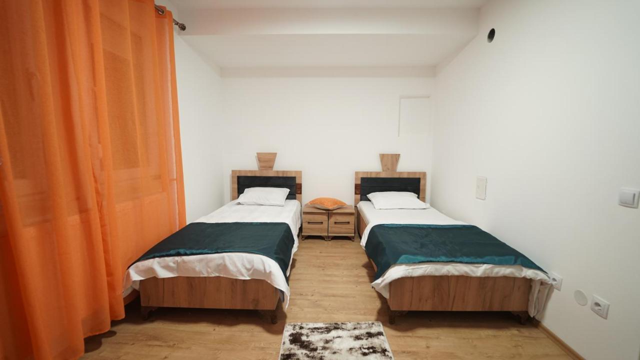 Madigan'S Hotel Kosovo Polje Екстер'єр фото