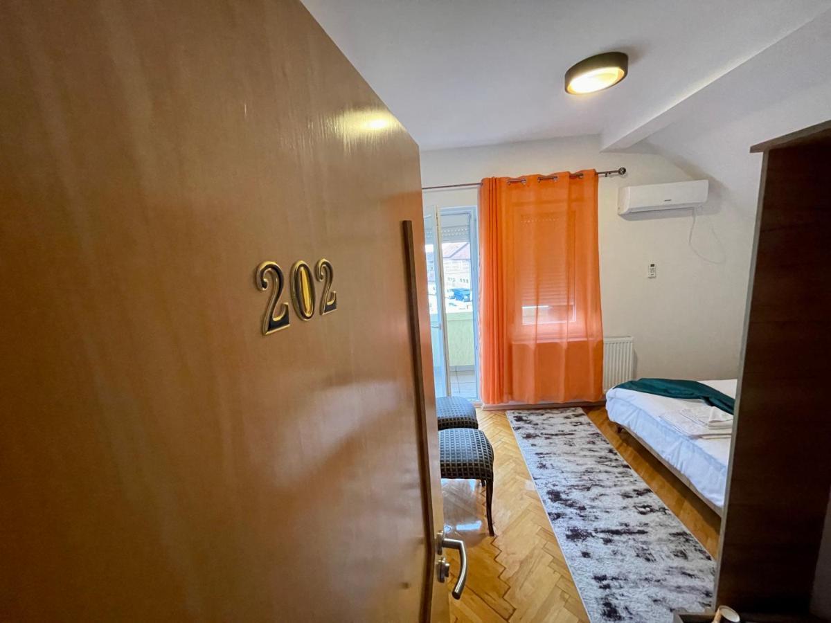 Madigan'S Hotel Kosovo Polje Екстер'єр фото