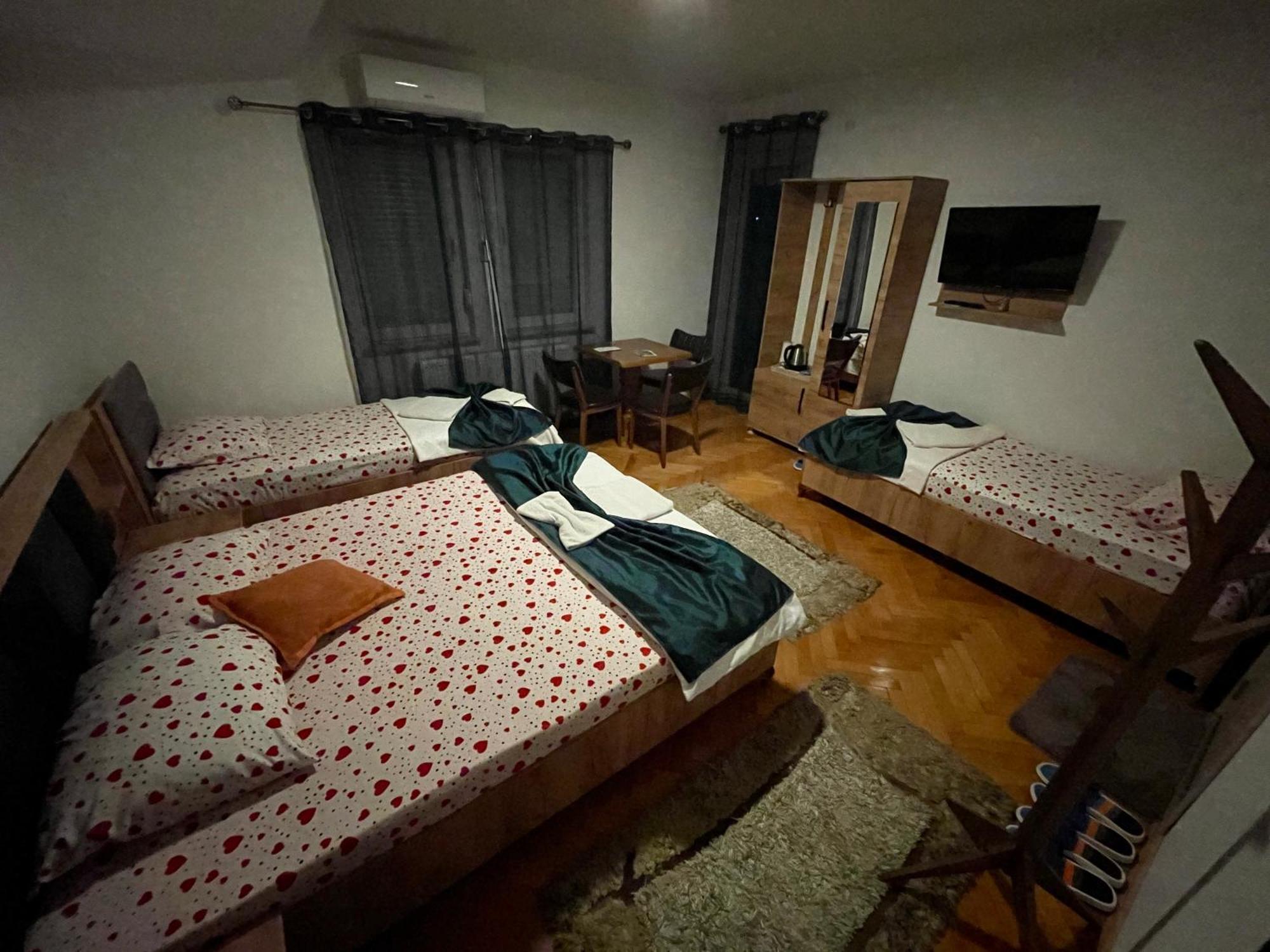 Madigan'S Hotel Kosovo Polje Екстер'єр фото