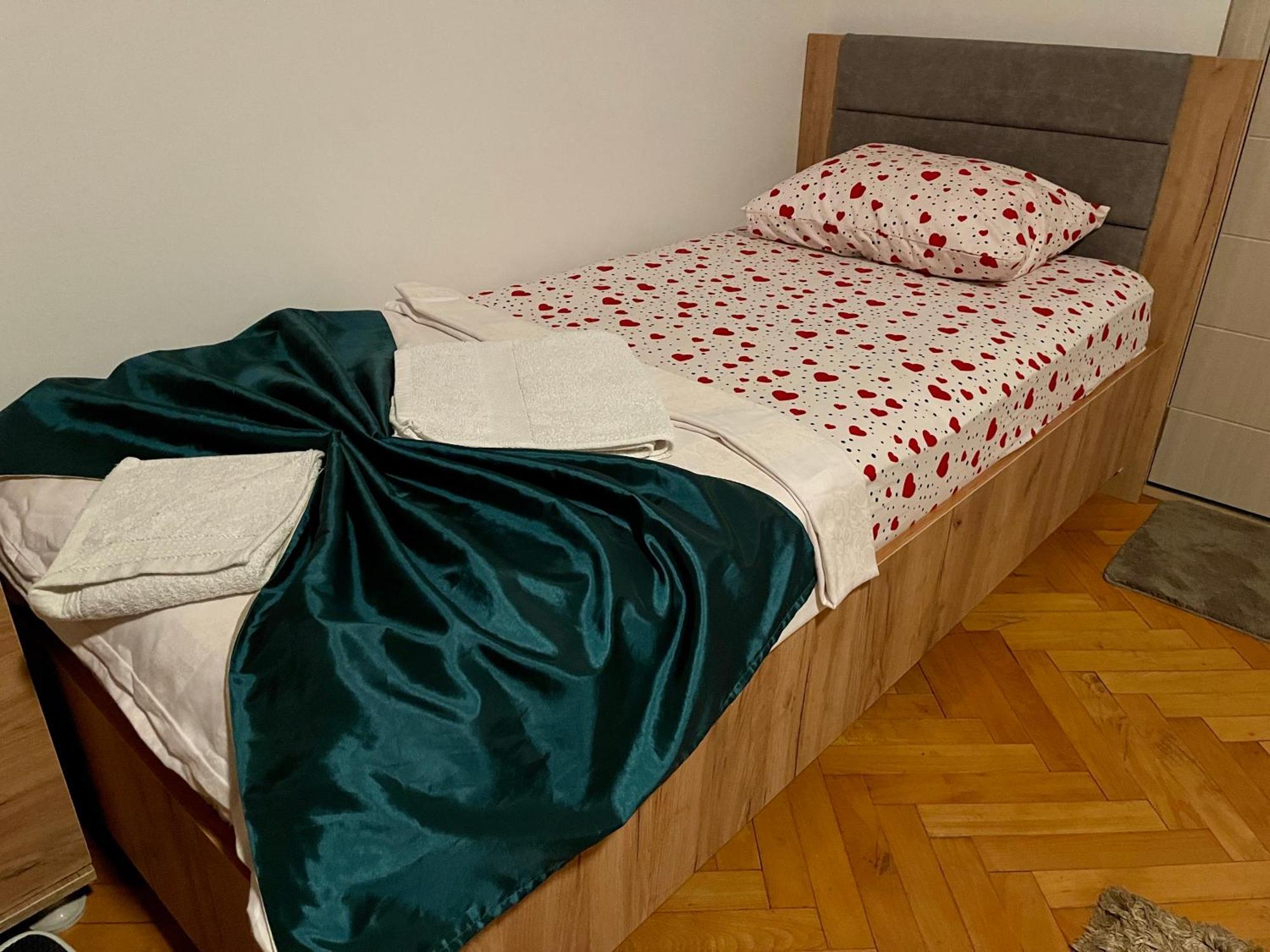 Madigan'S Hotel Kosovo Polje Екстер'єр фото