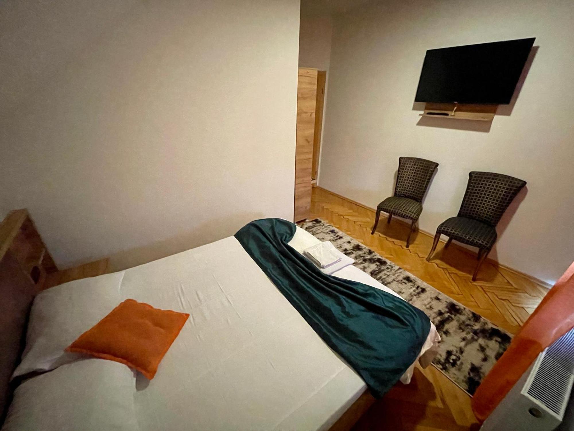 Madigan'S Hotel Kosovo Polje Екстер'єр фото