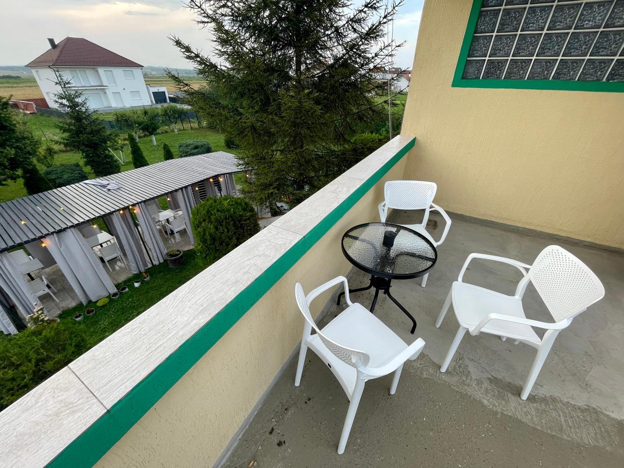 Madigan'S Hotel Kosovo Polje Екстер'єр фото