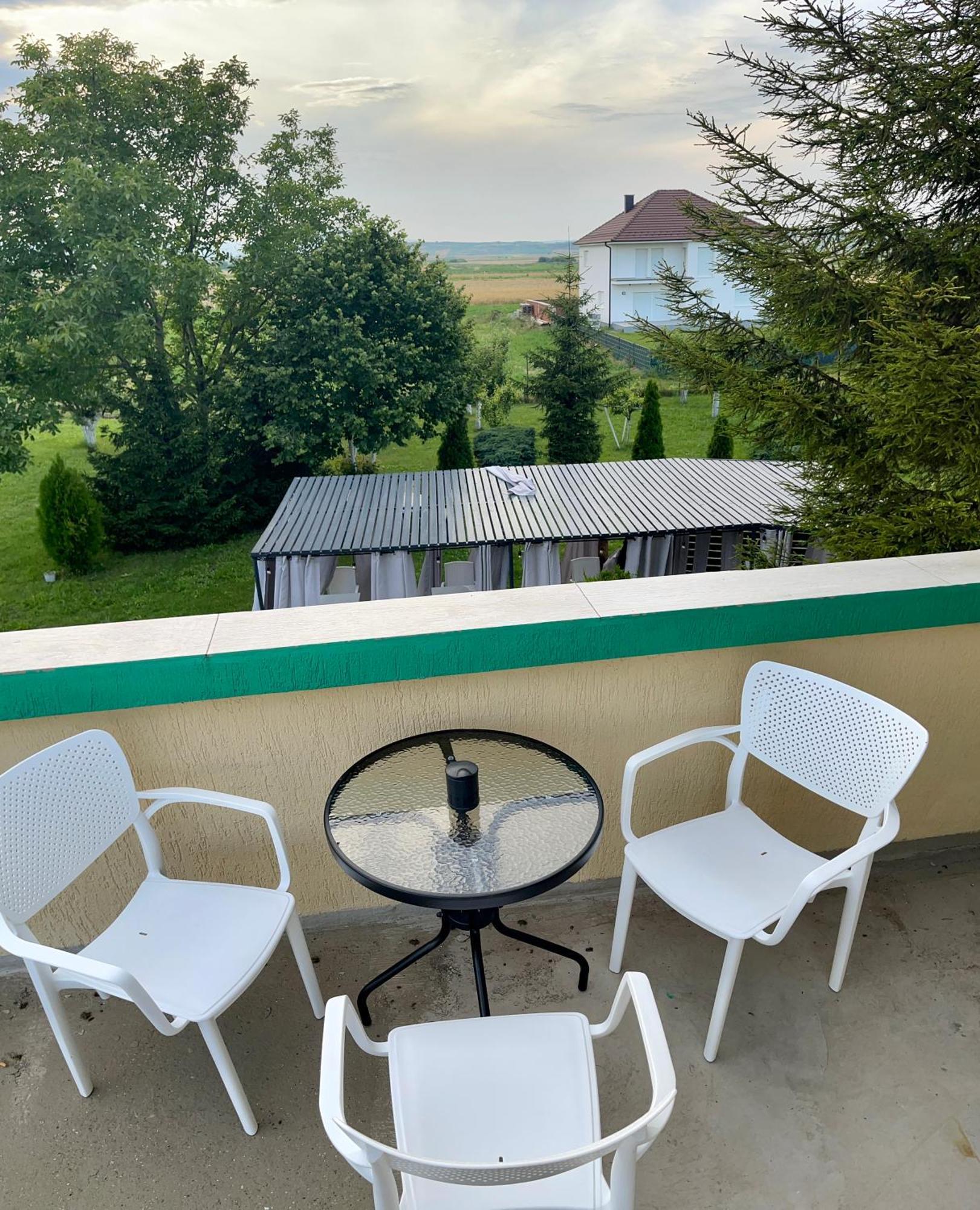 Madigan'S Hotel Kosovo Polje Екстер'єр фото