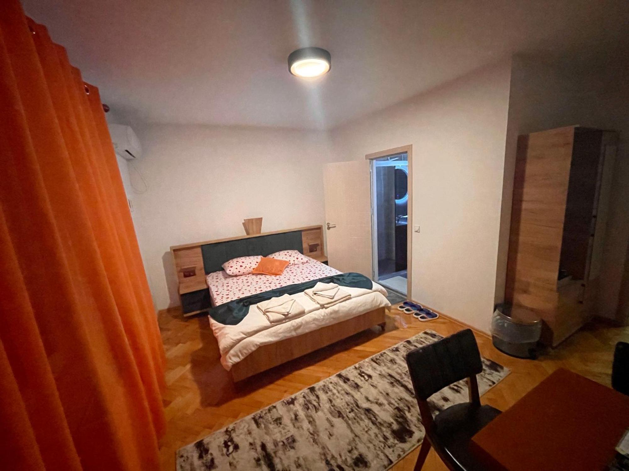 Madigan'S Hotel Kosovo Polje Екстер'єр фото