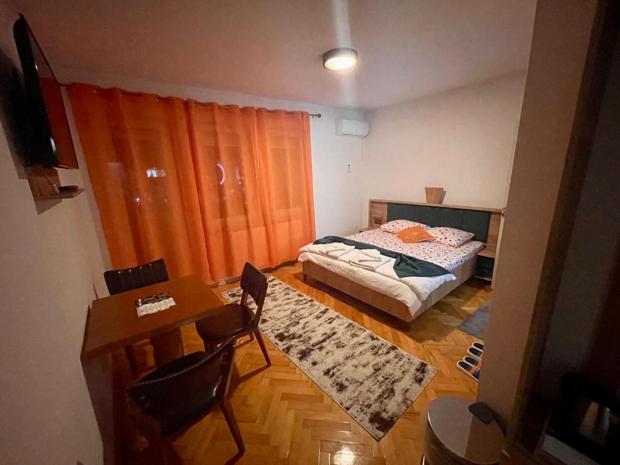 Madigan'S Hotel Kosovo Polje Екстер'єр фото