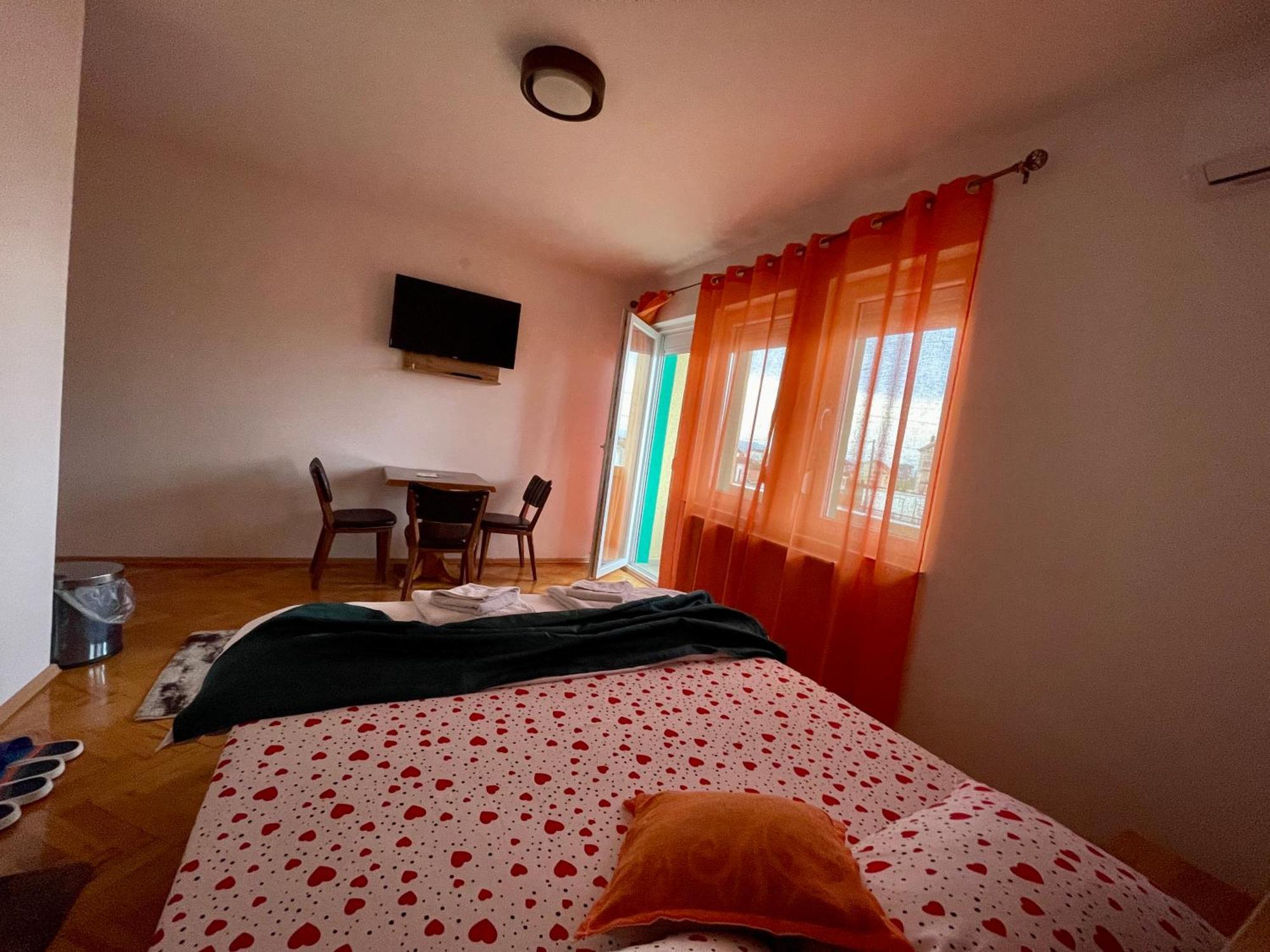 Madigan'S Hotel Kosovo Polje Екстер'єр фото